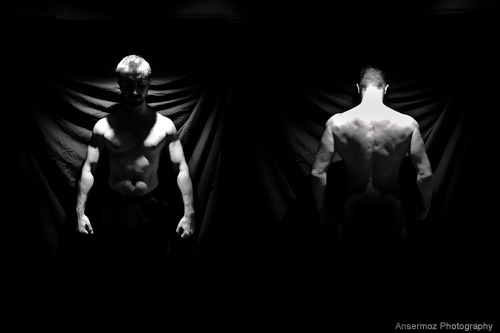 noir et blanc portrait d'homme nu Ansermoz-Photography